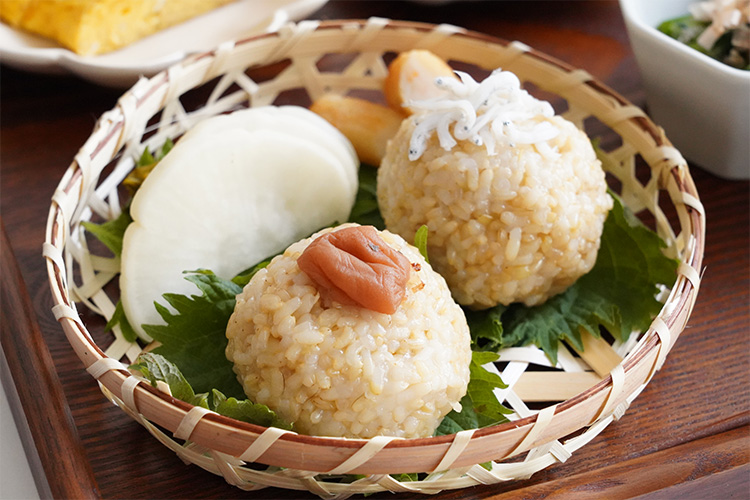 鶴秀米の玄米おにぎり（丸）